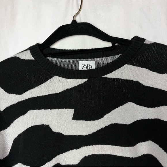 Zara | Black White Oversized Zebra Knit Long Sleeve Sweater, Large - Picture 5 of 6